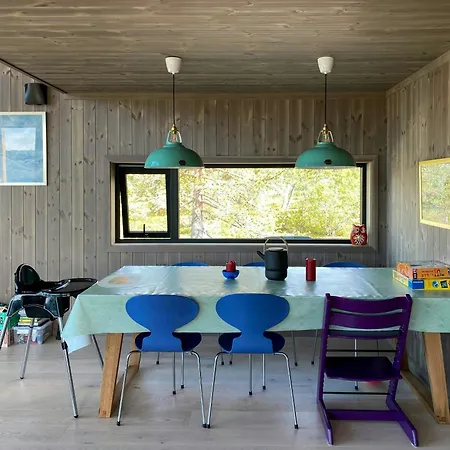 Modern Family By The Trail In 펜션 Tuddal