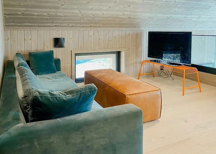 Modern Family By The Trail In 펜션 *