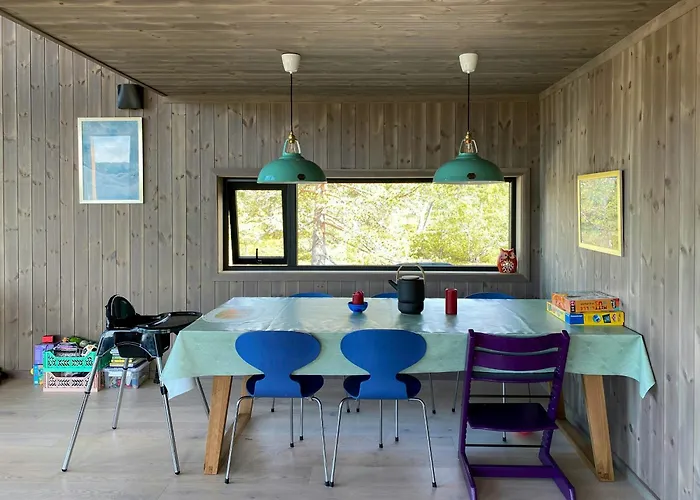 Modern Family By The Trail In 펜션 Tuddal