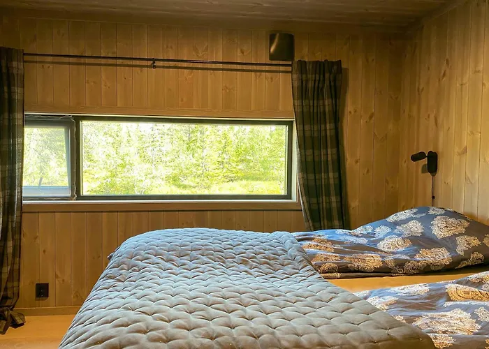 Modern Family By The Trail In 別荘