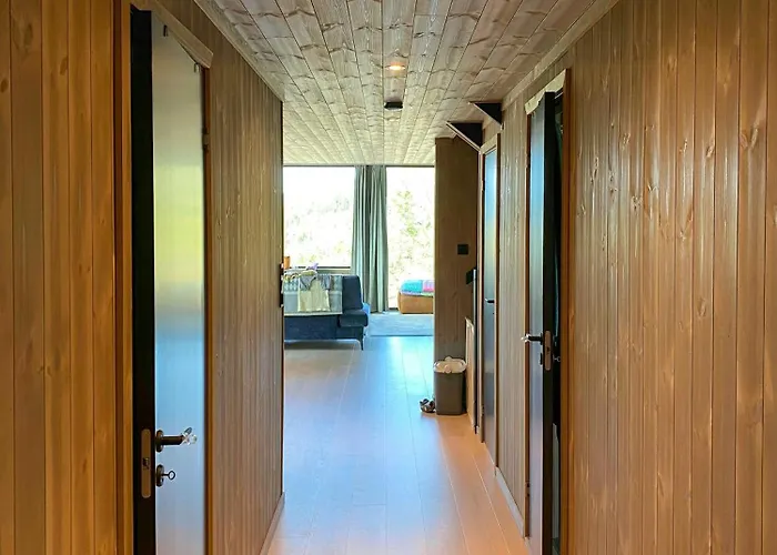 別荘 Modern Family By The Trail In